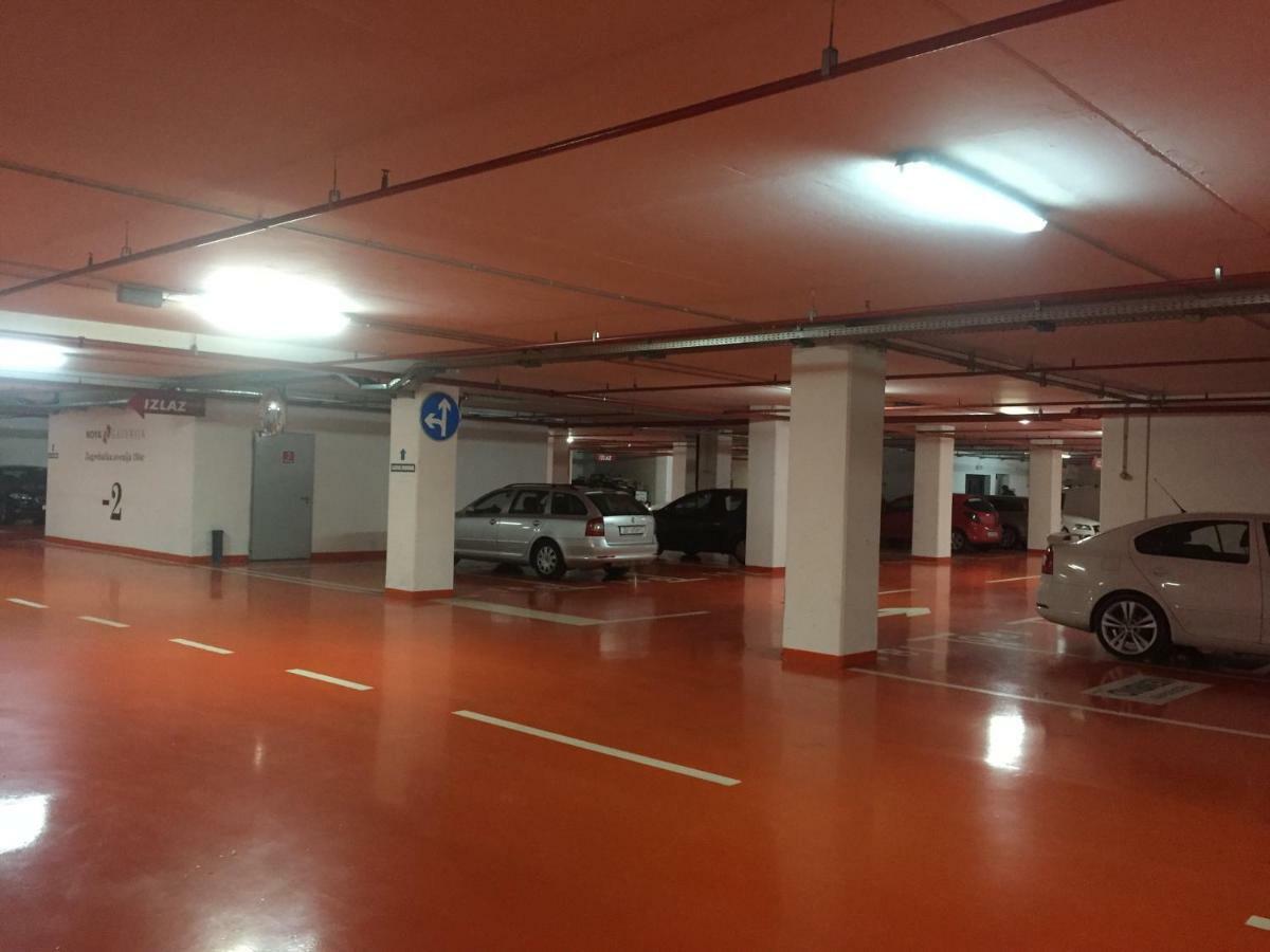 Nova Galerija Ema- Parking In Garage Apartment Zagreb Exterior photo